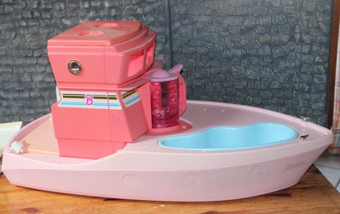 Pimp My Barbie Boat (Bild) 01