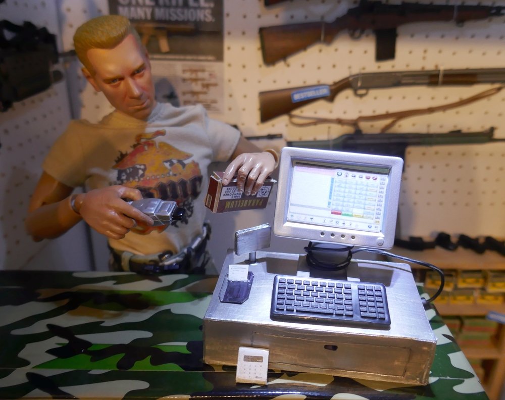 06 "Patriot Guns & Ammunition" Detail - Kassensystem mit Scanner, Sumup-Kartenleser