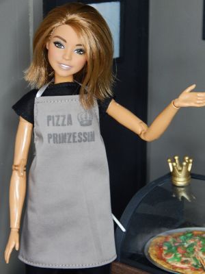 04 "Pizza Prinzessin" Detail Inhaberin Bonnie